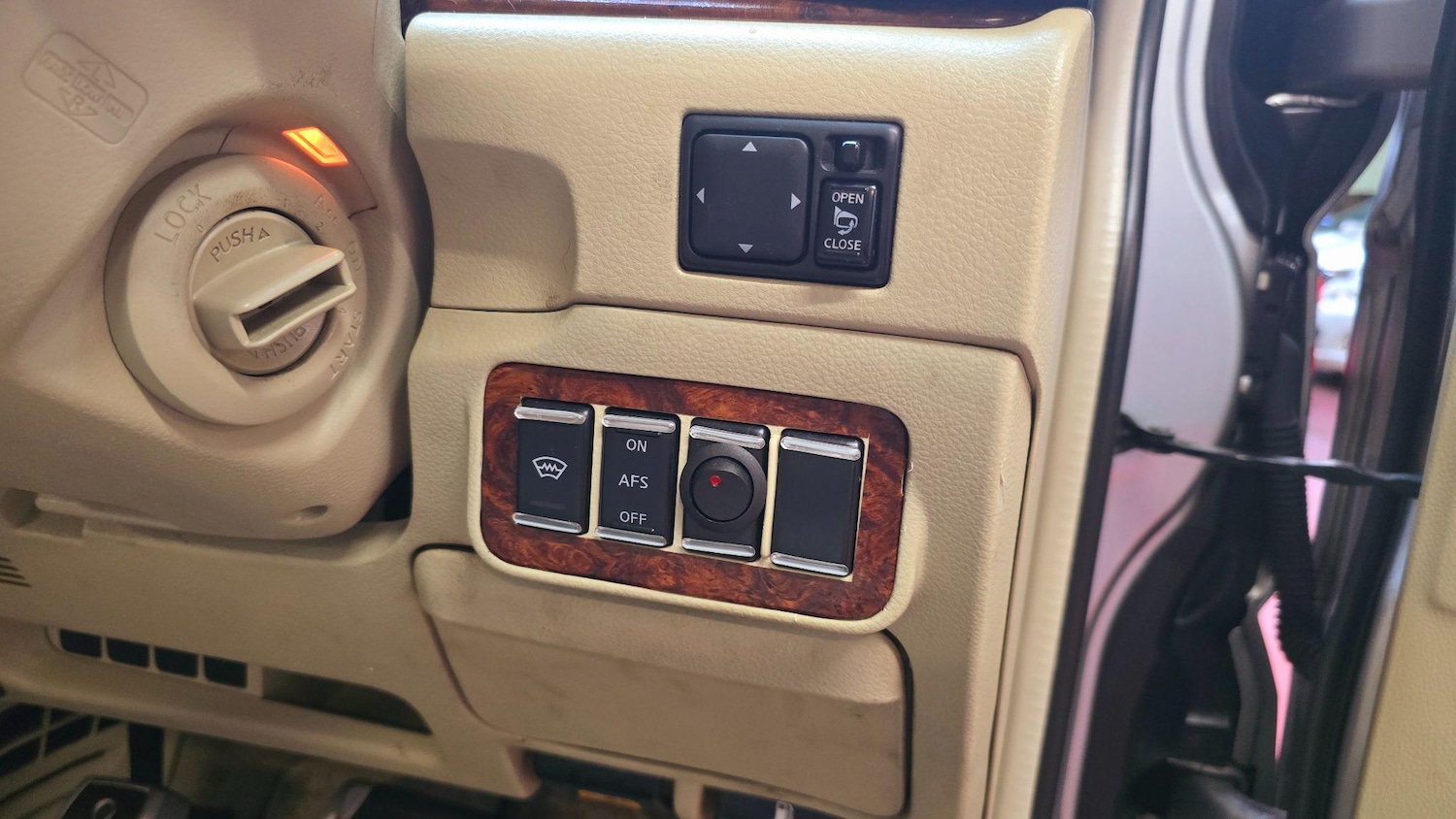 Used Nissan Elgrand 2005 for sale - 76295290: Photo 8