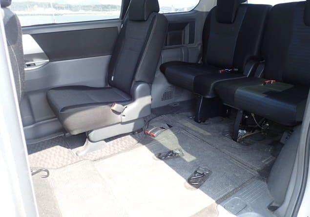 Used Toyota Voxy for sale - 78158290: Photo 2