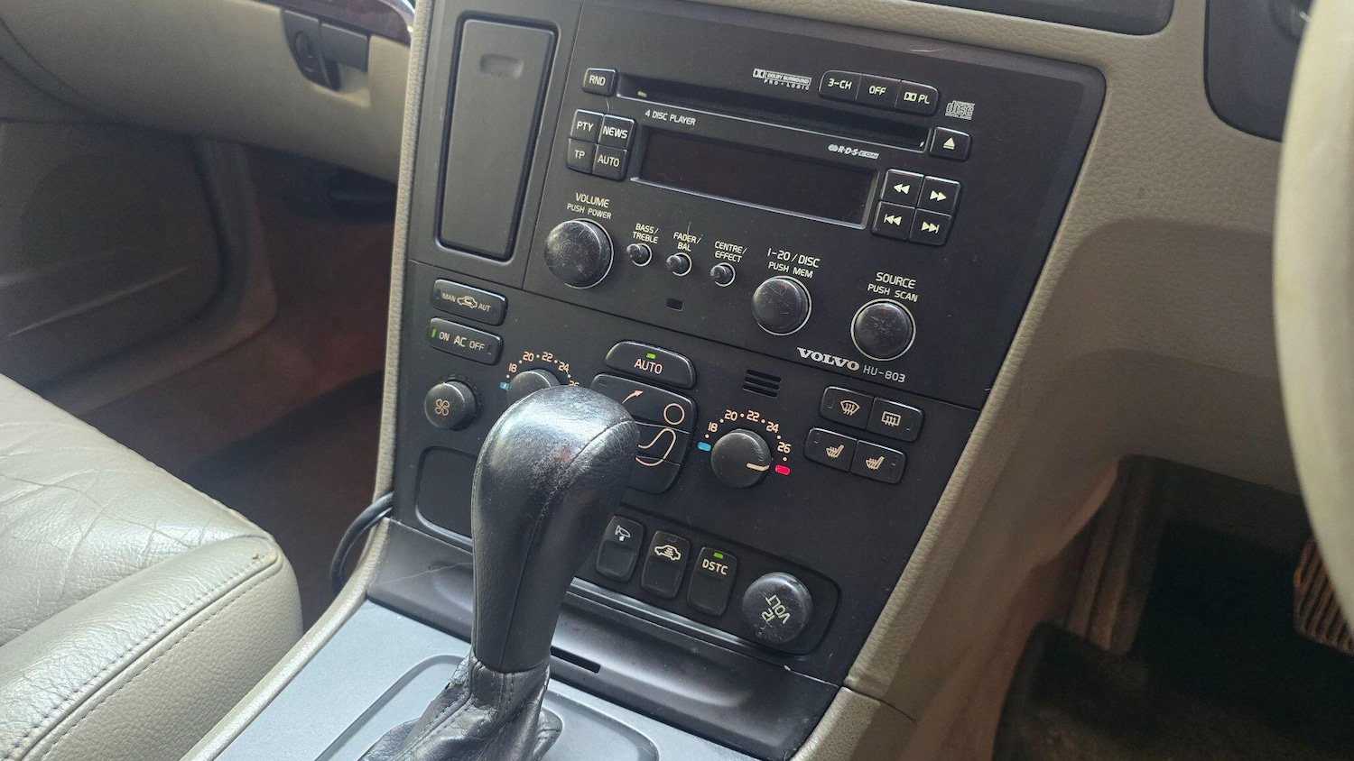 Used Volvo V70 2004 for sale - 78086550: Photo 10