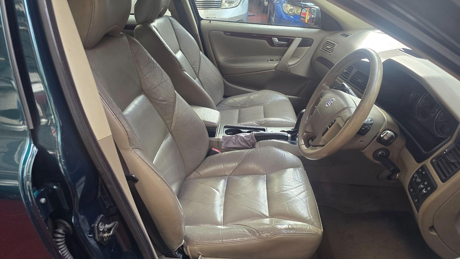 Used Volvo V70 2004 for sale - 78086550: Photo 12