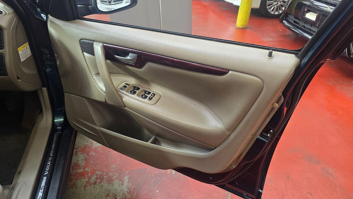 Used Volvo V70 2004 for sale - 78086550: Photo 17