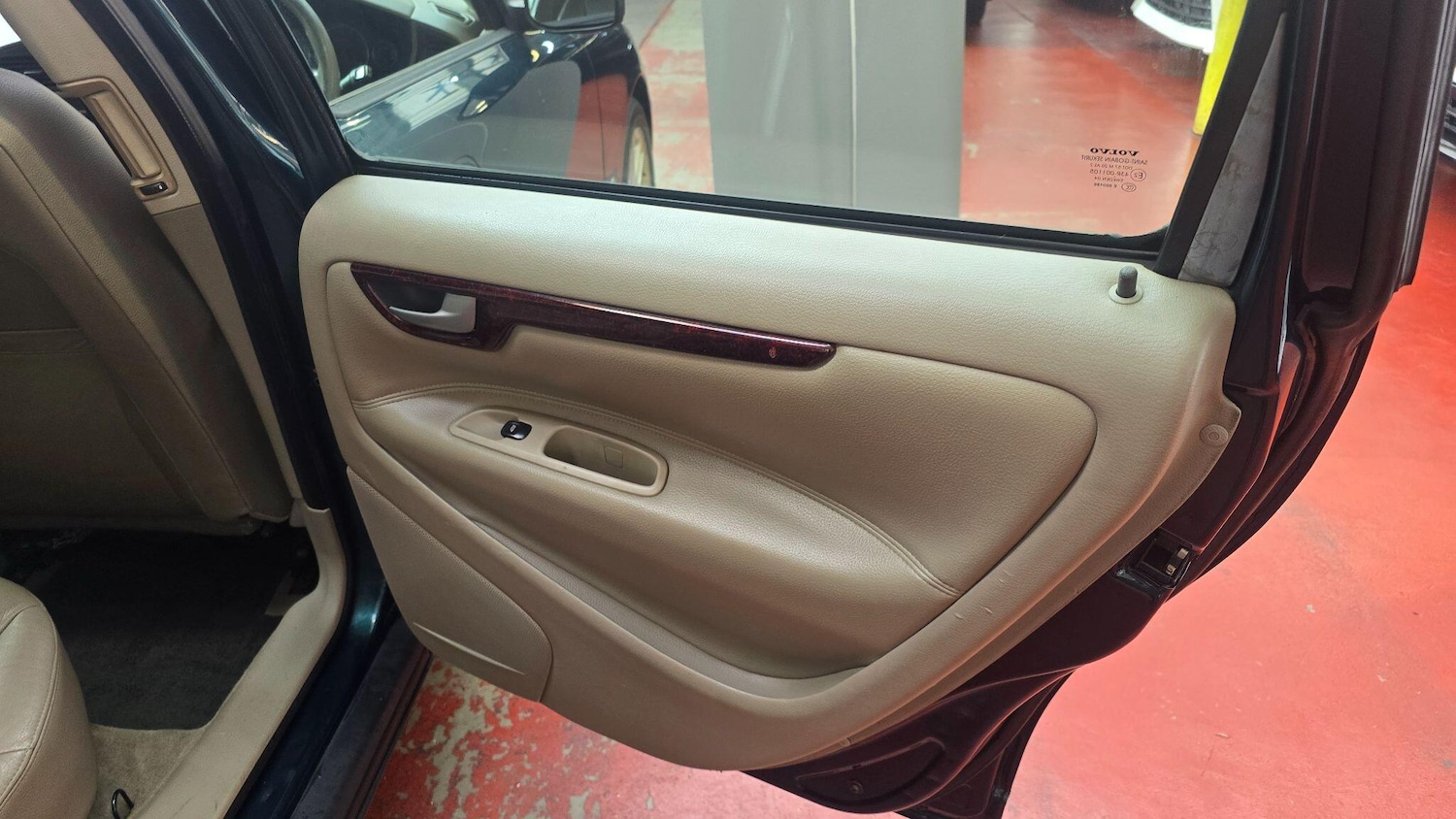 Used Volvo V70 2004 for sale - 78086550: Photo 18