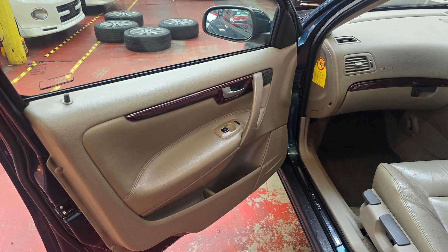 Used Volvo V70 2004 for sale - 78086550: Photo 19