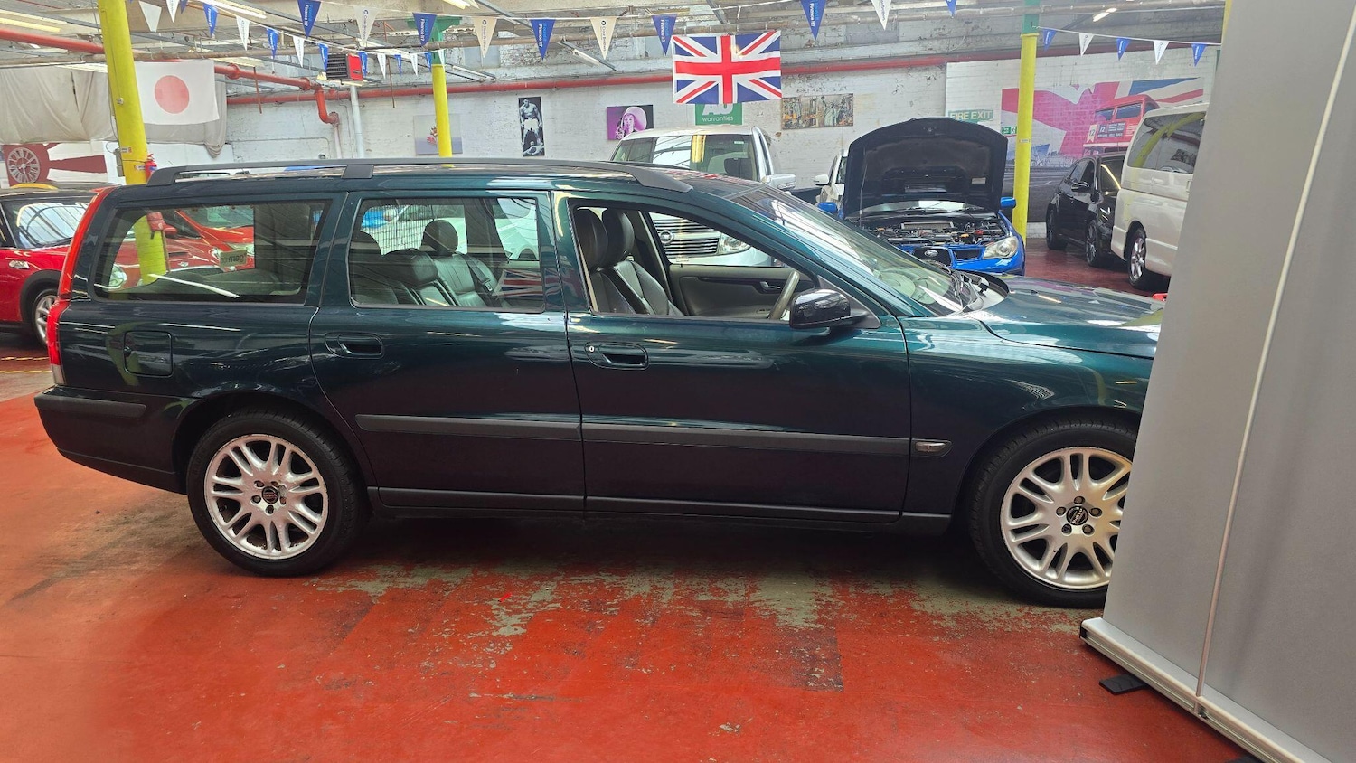 Used Volvo V70 2004 for sale - 78086550: Photo 21
