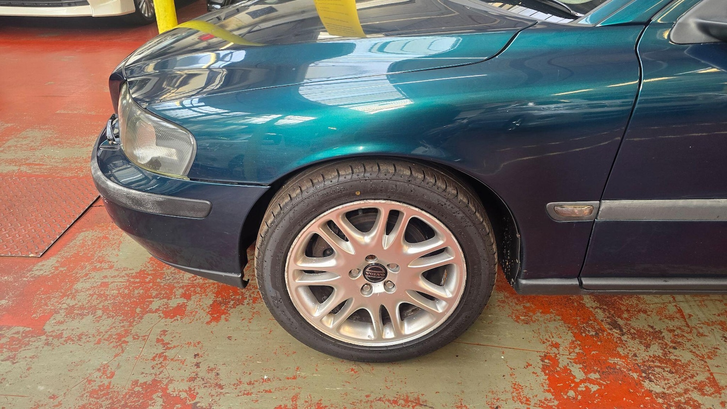 Used Volvo V70 2004 for sale - 78086550: Photo 24