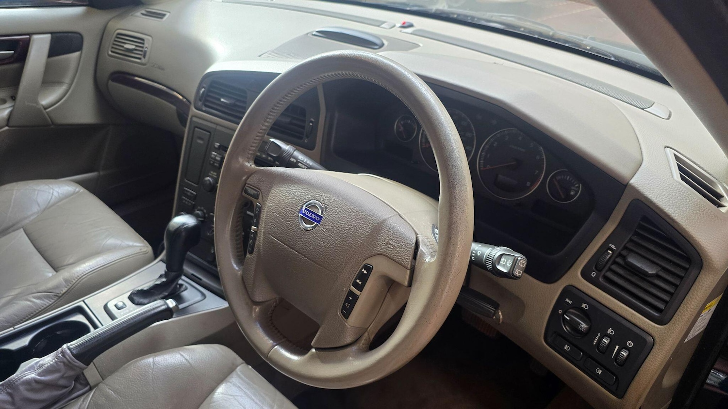 Used Volvo V70 2004 for sale - 78086550: Photo 3