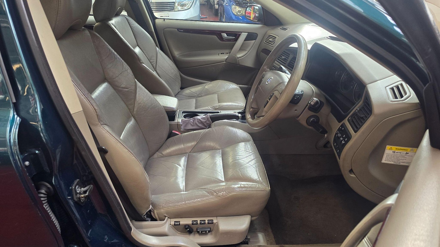 Used Volvo V70 2004 for sale - 78086550: Photo 4