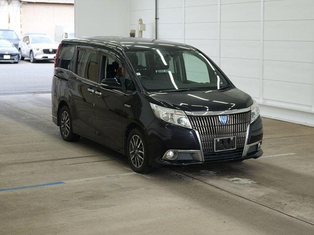 Used Toyota Voxy for sale - 76512147: Photo 1