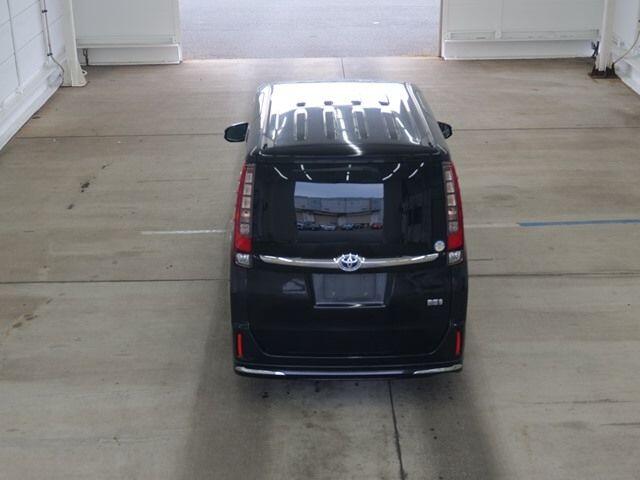 Used Toyota Voxy for sale - 76512147: Photo 3