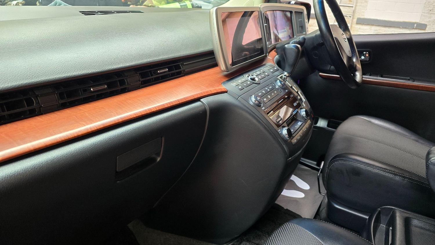 Used Nissan Elgrand 2025 for sale - 76990027: Photo 15