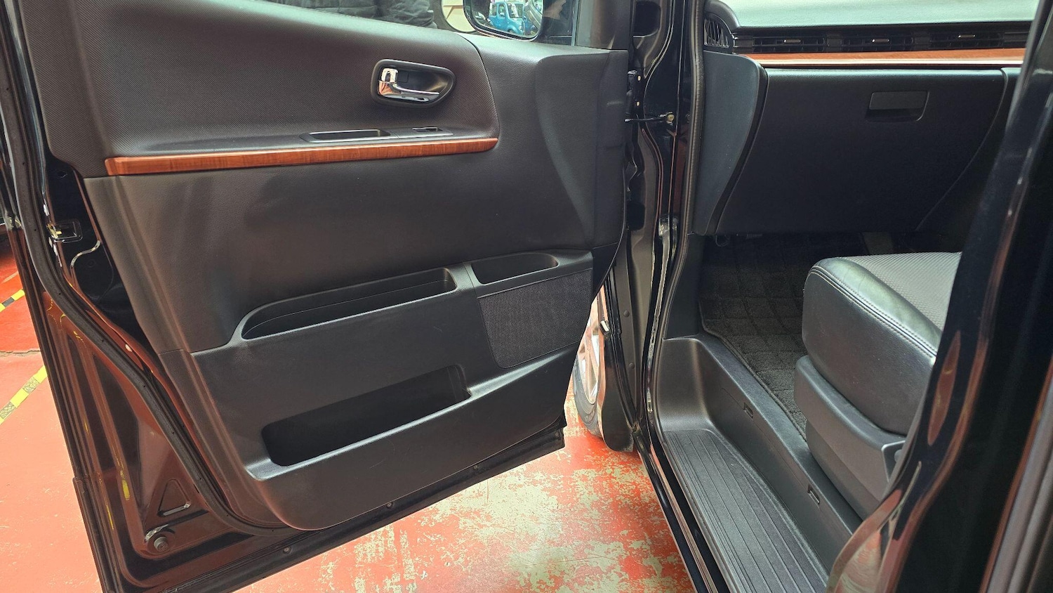 Used Nissan Elgrand 2025 for sale - 76990027: Photo 25