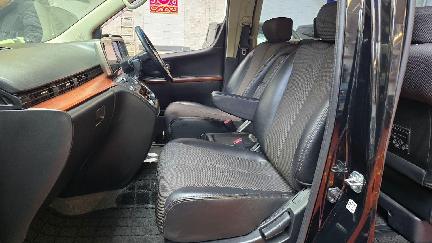 Used Nissan Elgrand 2025 for sale - 76990027: Photo 6