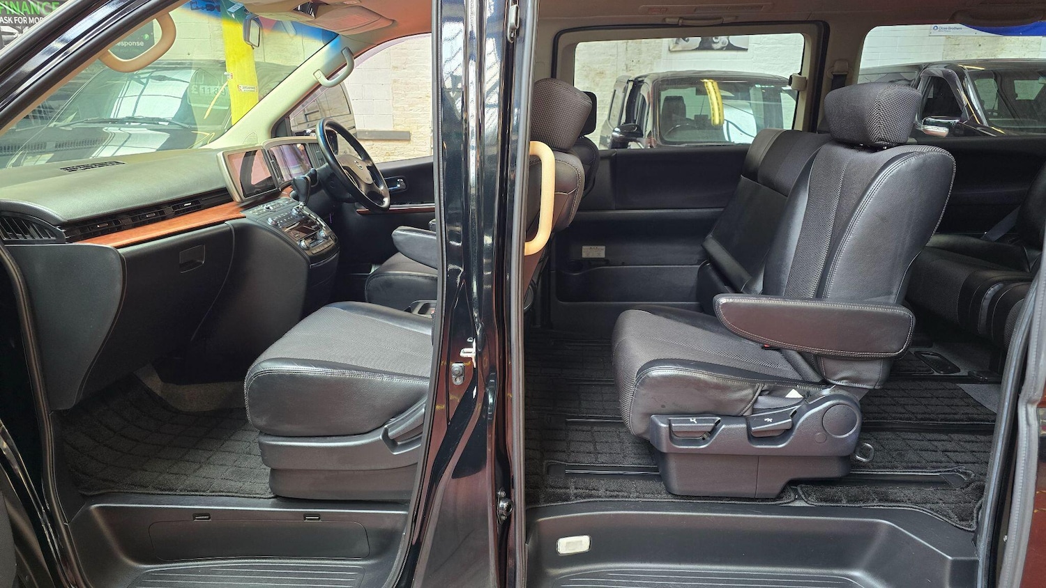 Used Nissan Elgrand 2025 for sale - 76990027: Photo 7