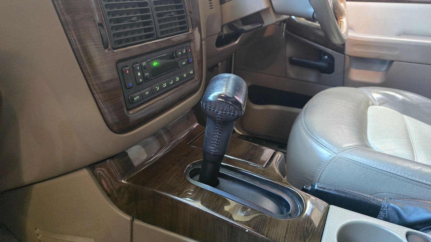 Used Ford Explorer for sale - 77754010: Photo 17