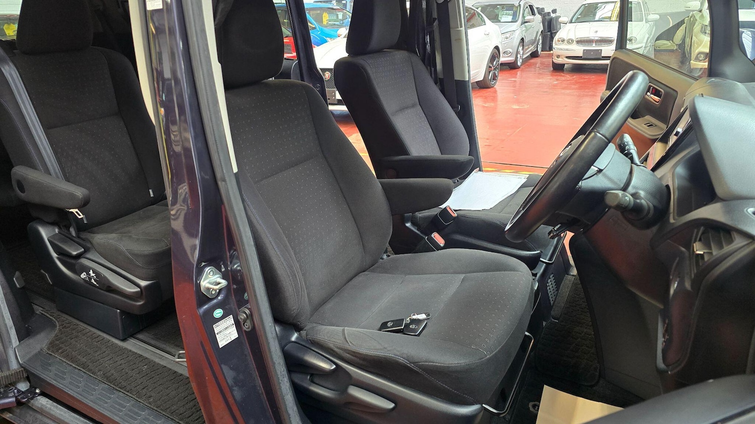 Used Toyota Voxy for sale - 77793645: Photo 12