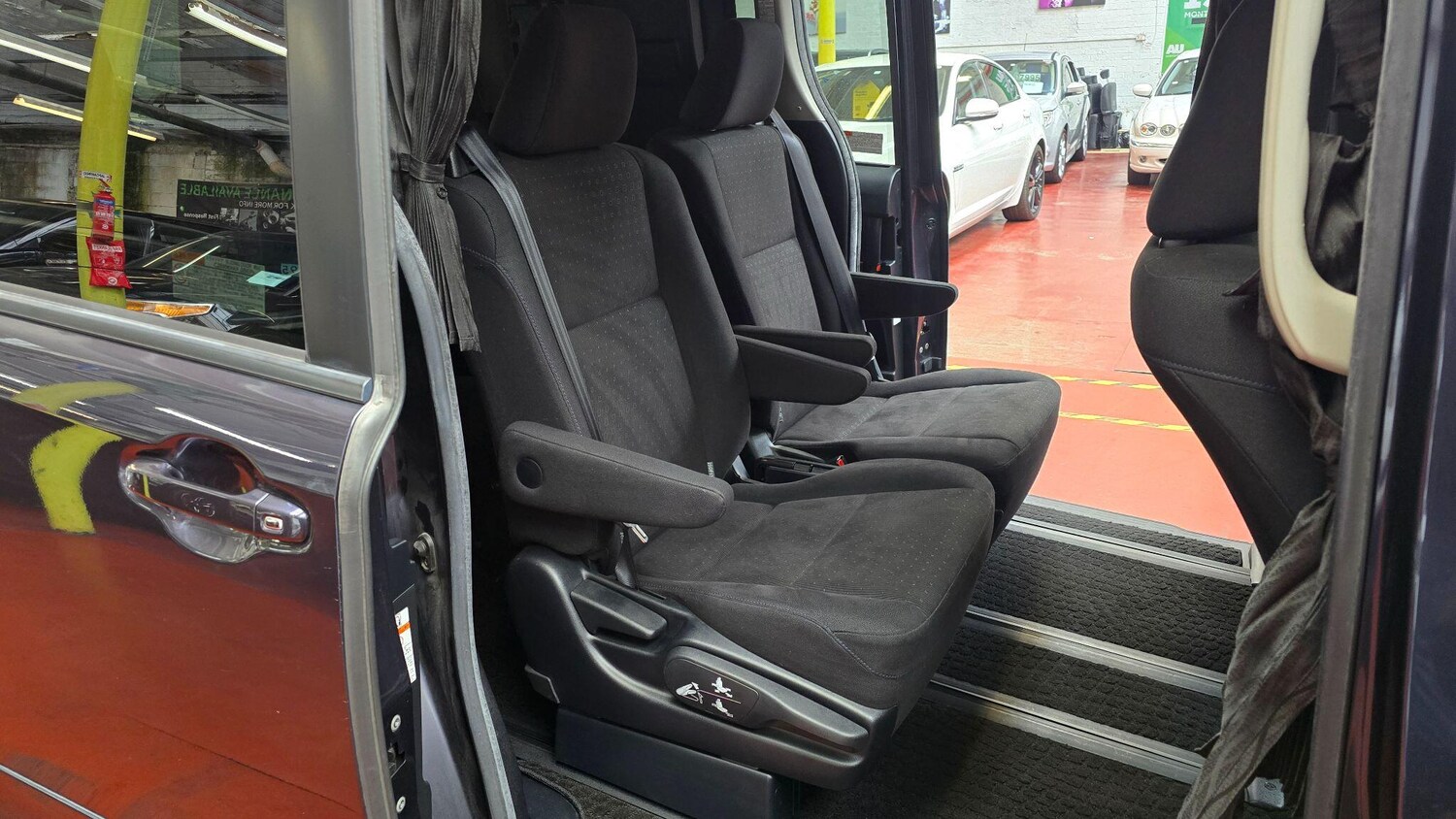 Used Toyota Voxy for sale - 77793645: Photo 13