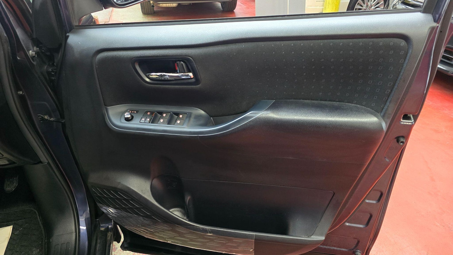 Used Toyota Voxy for sale - 77793645: Photo 14