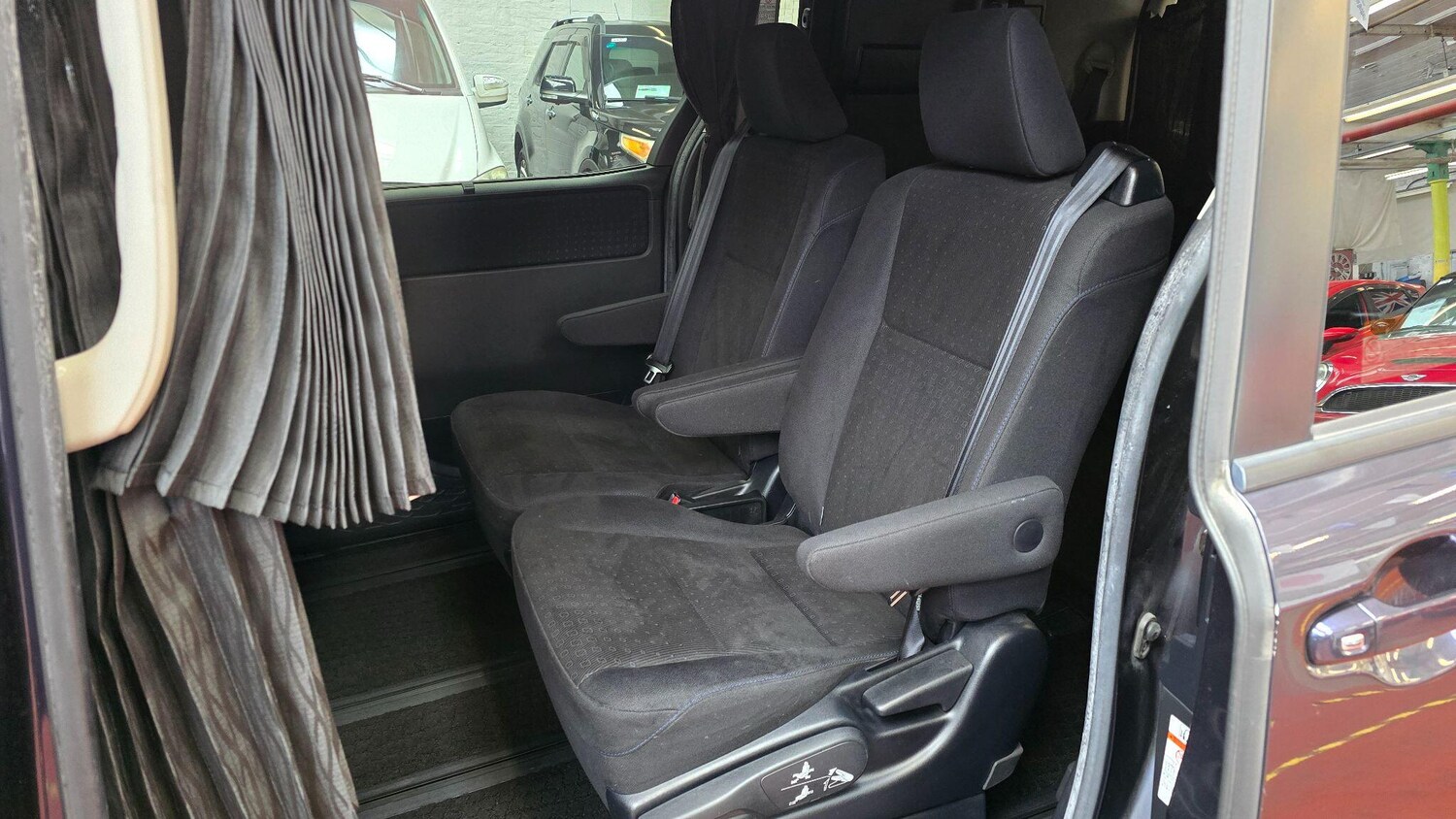 Used Toyota Voxy for sale - 77793645: Photo 17