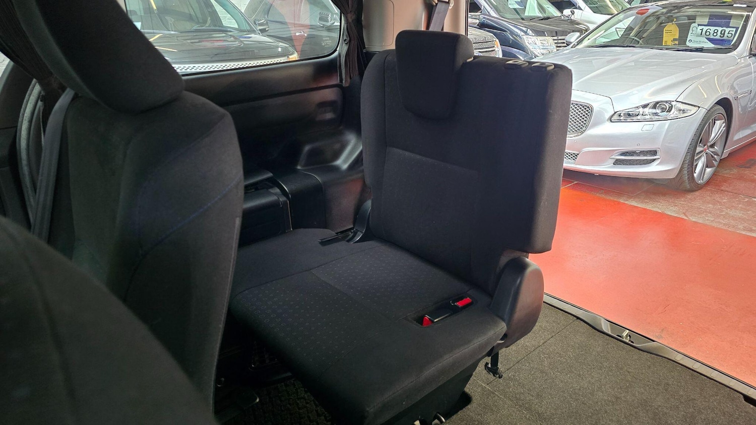 Used Toyota Voxy for sale - 77793645: Photo 18