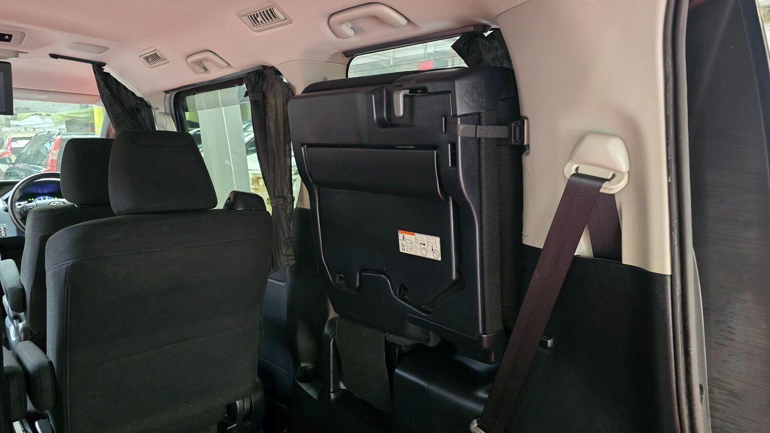 Used Toyota Voxy for sale - 77793645: Photo 21