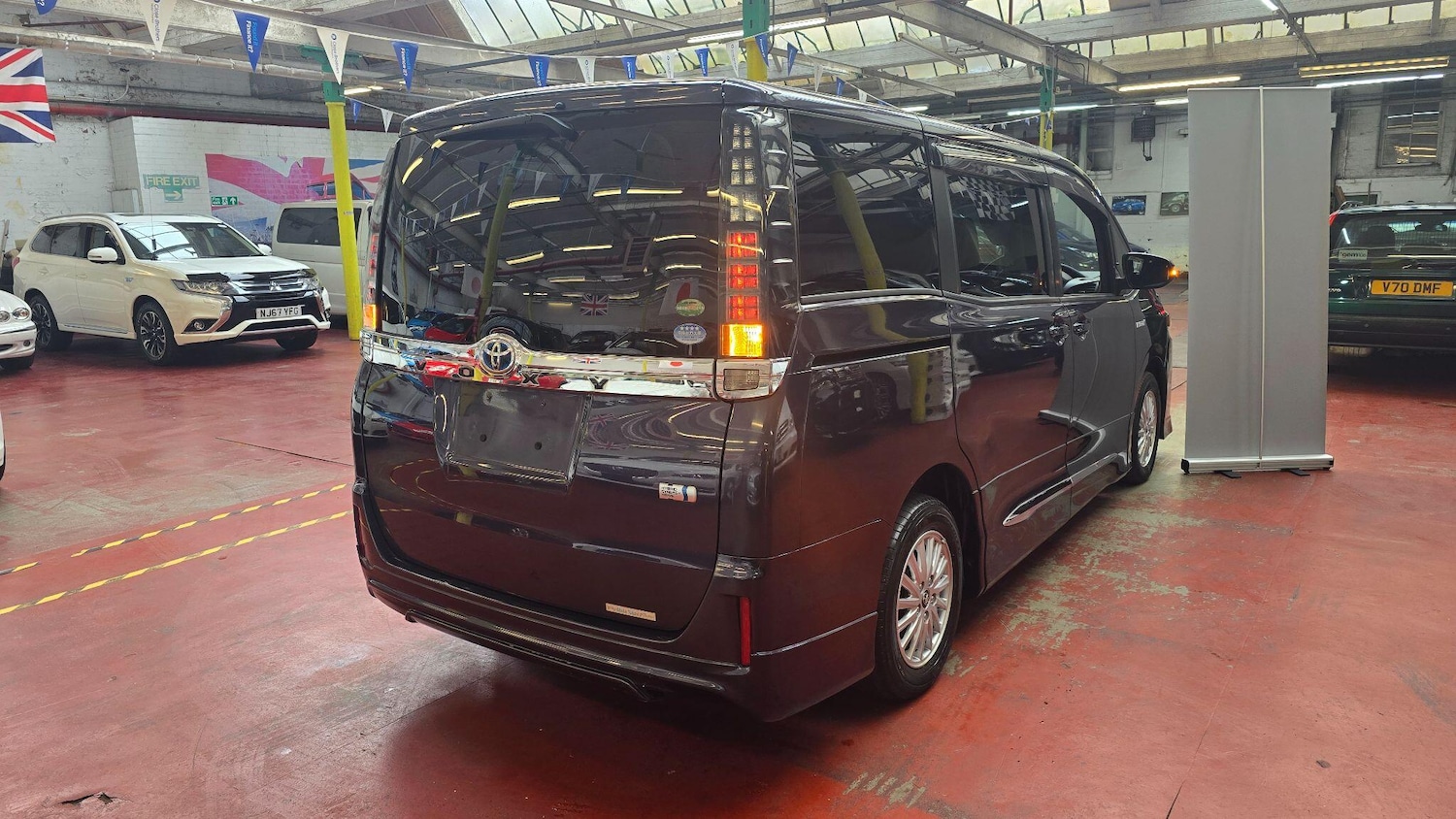 Used Toyota Voxy for sale - 77793645: Photo 27