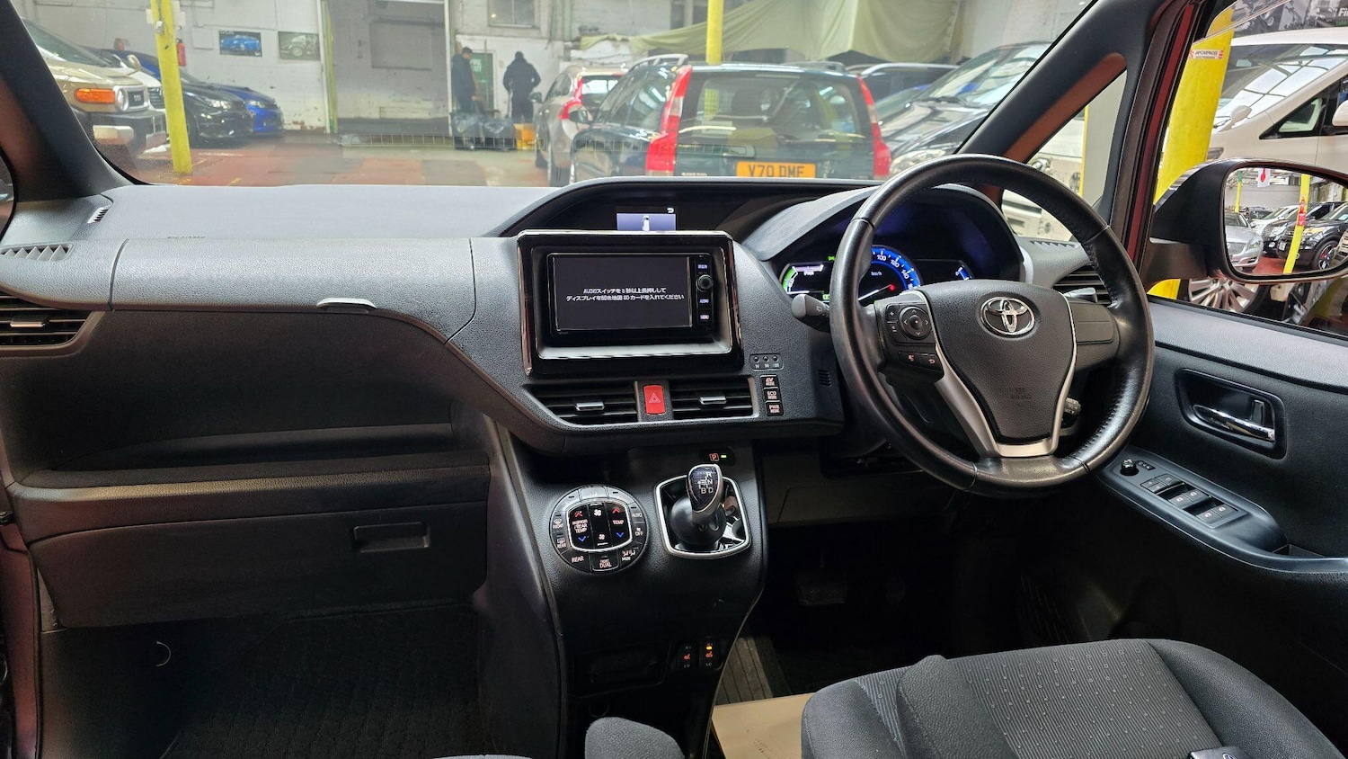 Used Toyota Voxy for sale - 77793645: Photo 3