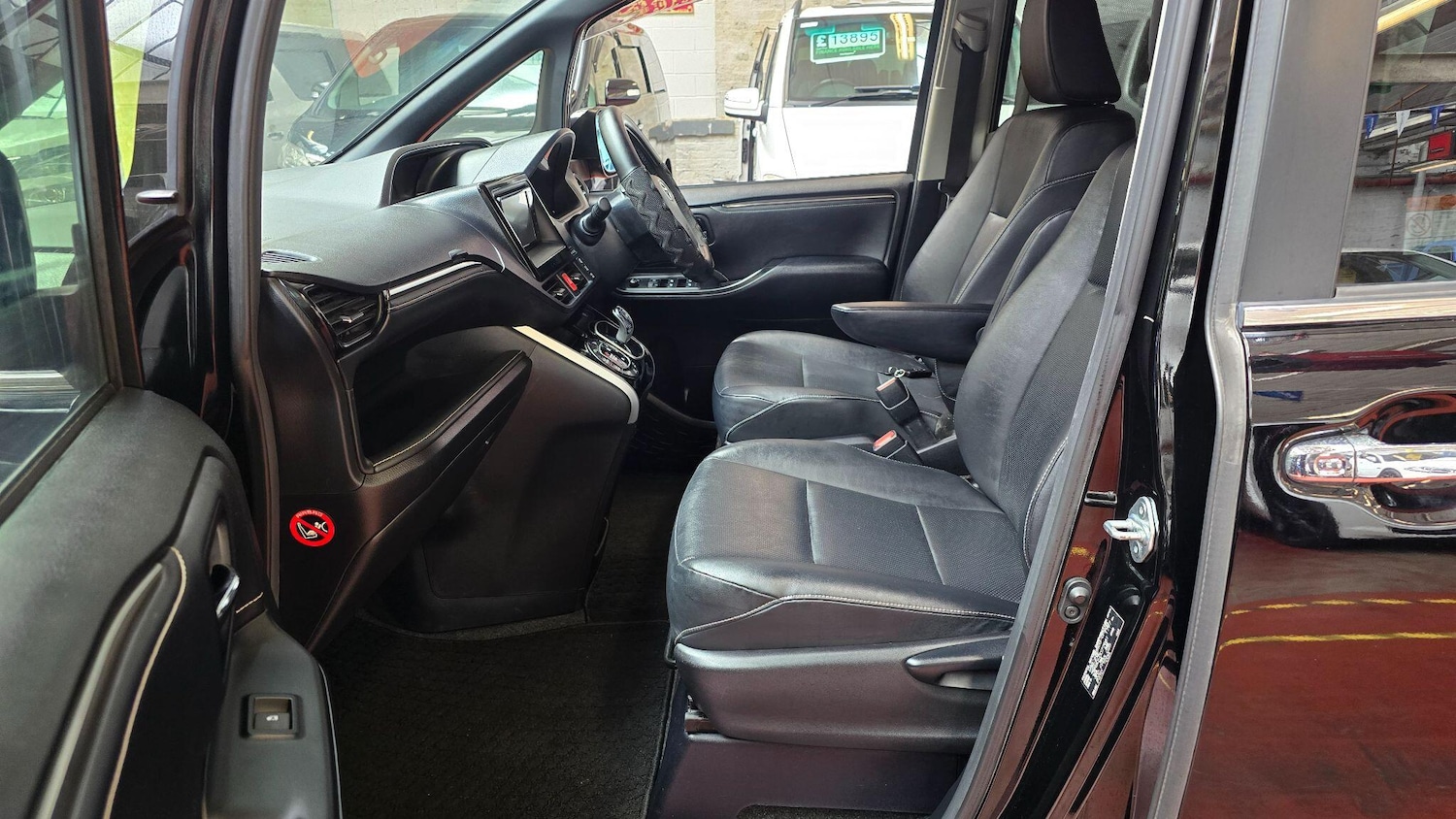 Used Toyota Voxy for sale - 78136036: Photo 10