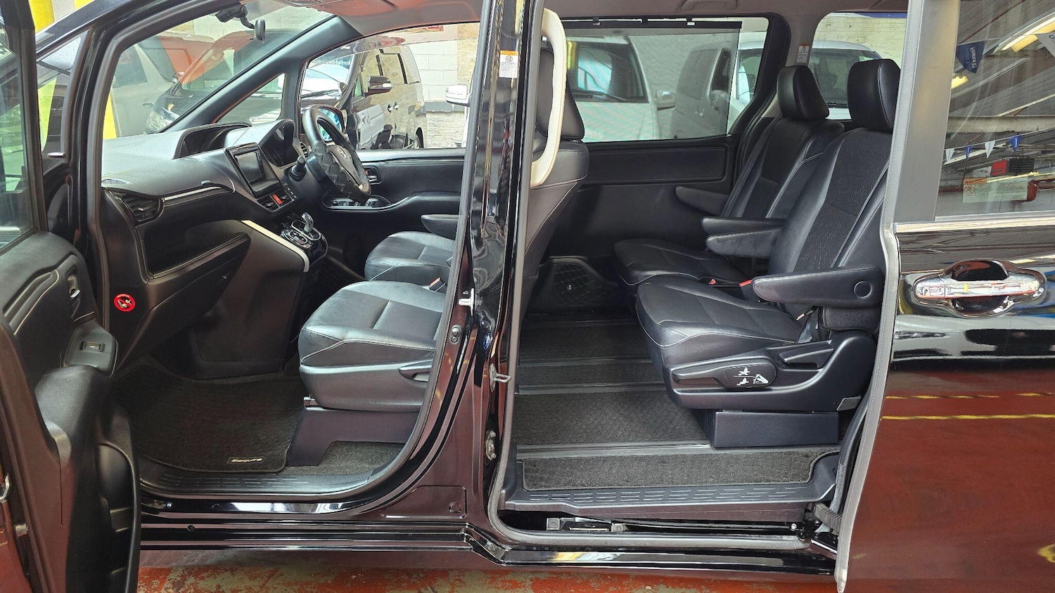 Used Toyota Voxy for sale - 78136036: Photo 11