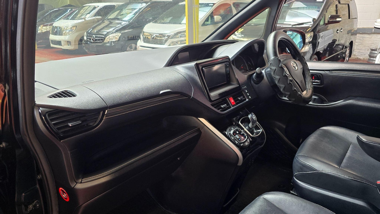 Used Toyota Voxy for sale - 78136036: Photo 14