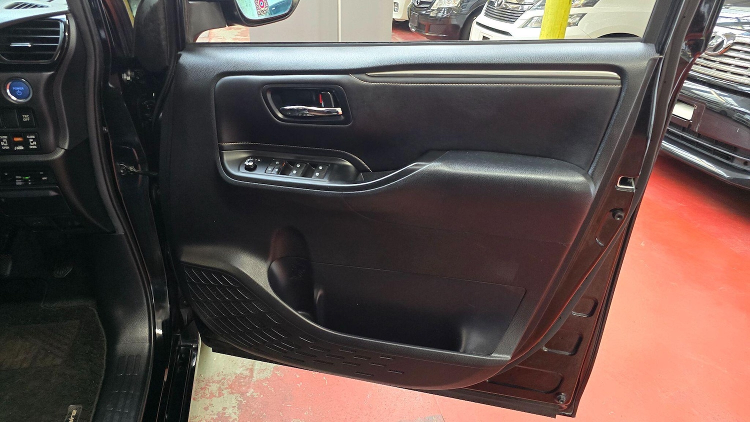 Used Toyota Voxy for sale - 78136036: Photo 19