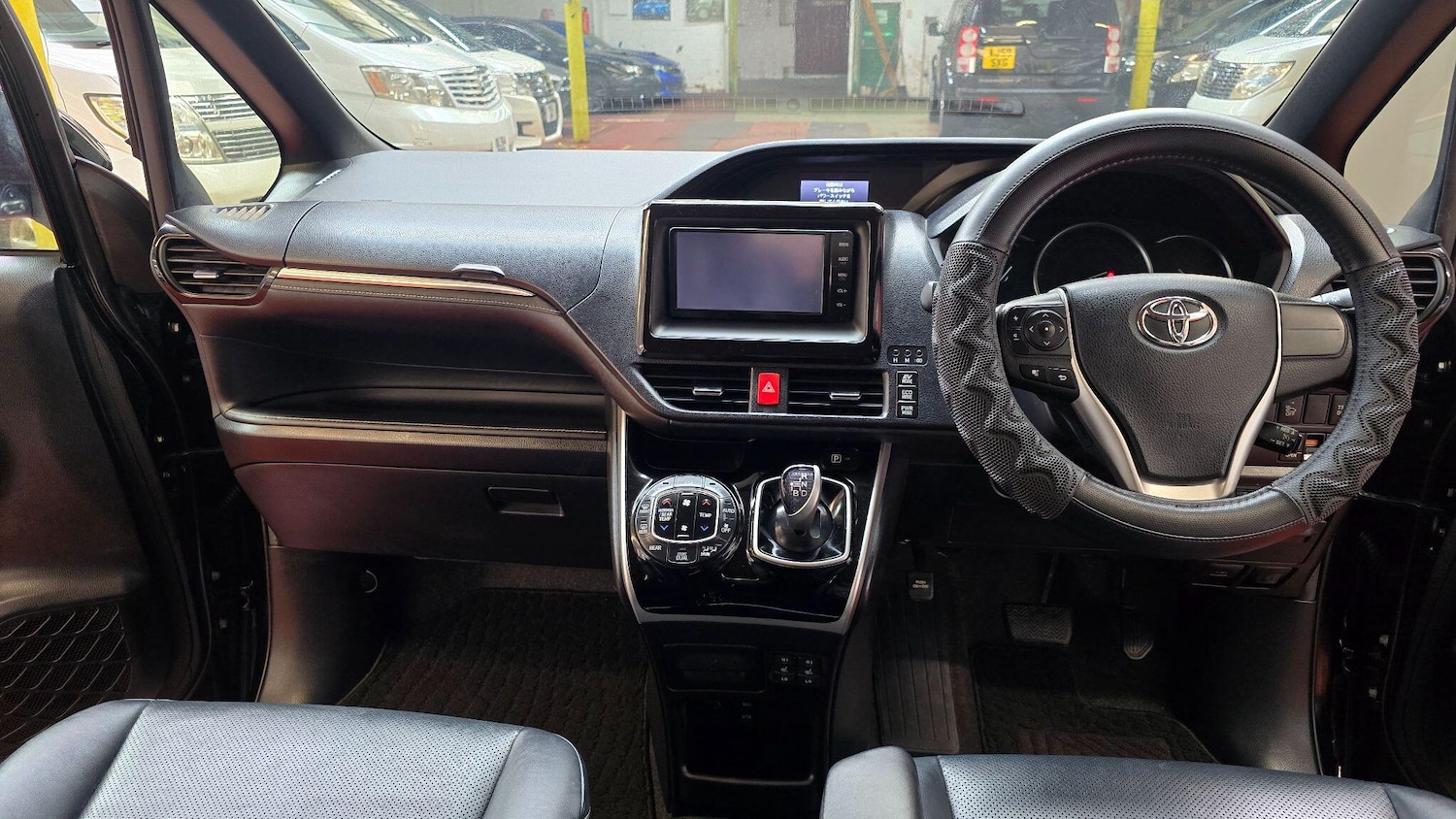 Used Toyota Voxy for sale - 78136036: Photo 3