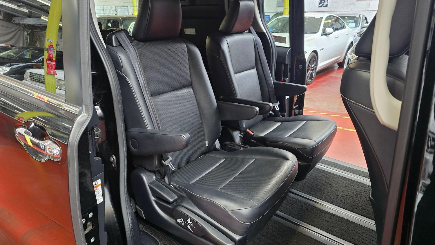 Used Toyota Voxy for sale - 78136036: Photo 5