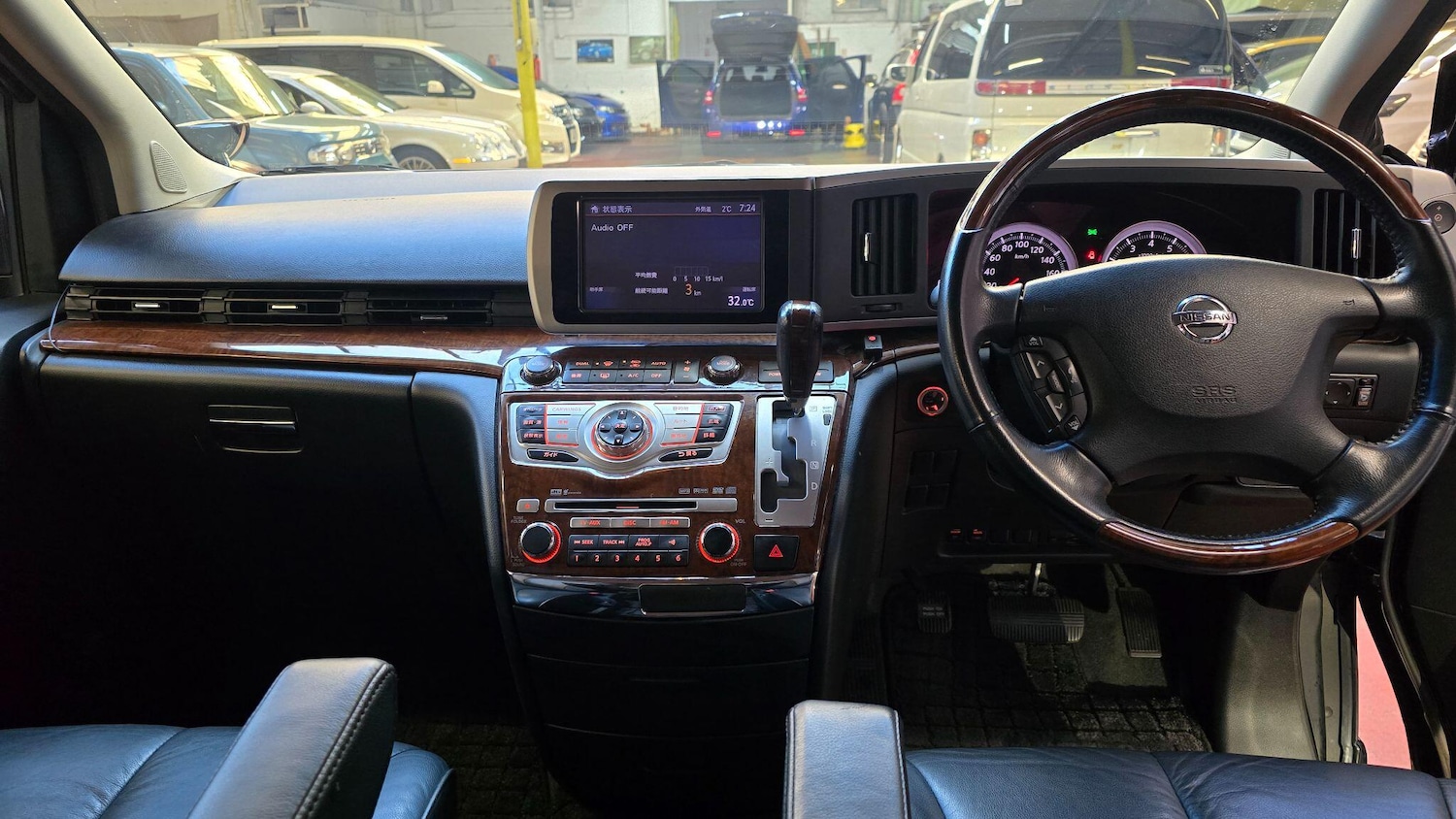 Used Nissan Elgrand for sale - 77238379: Photo 13