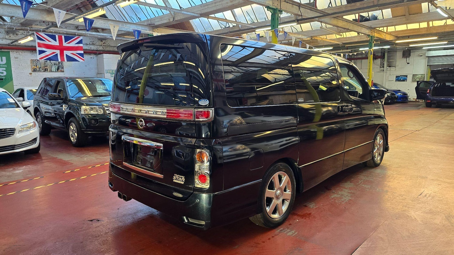 Used Nissan Elgrand for sale - 77238379: Photo 35