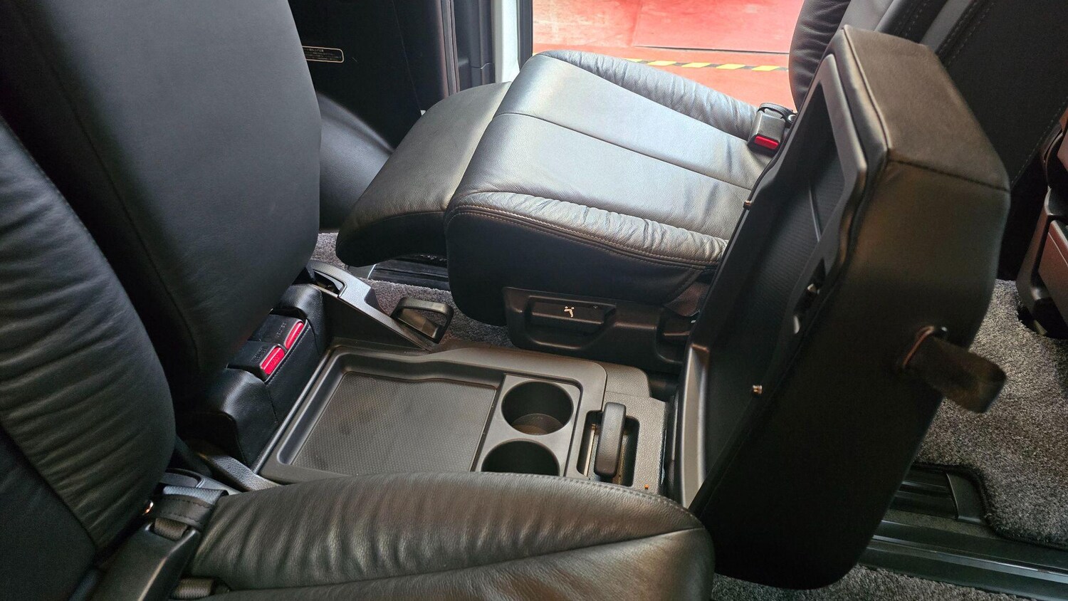 Used Nissan Elgrand for sale - 77537975: Photo 17