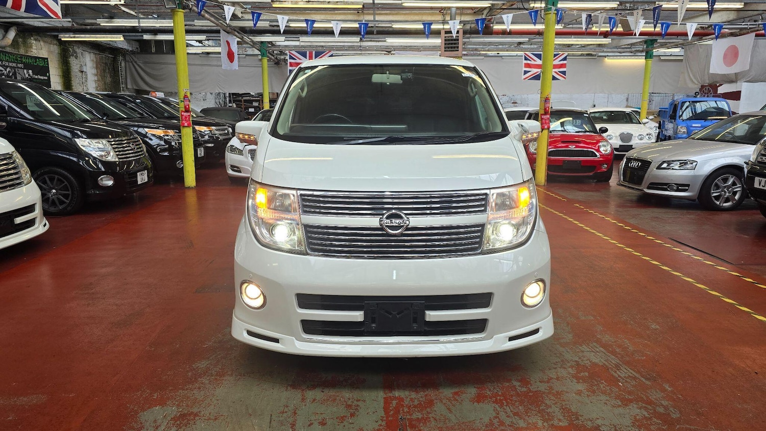 Used Nissan Elgrand for sale - 77537975: Photo 2