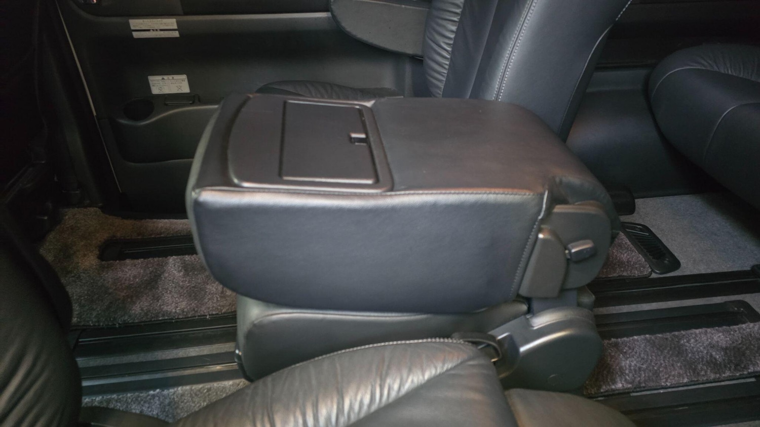 Used Nissan Elgrand for sale - 77537975: Photo 23