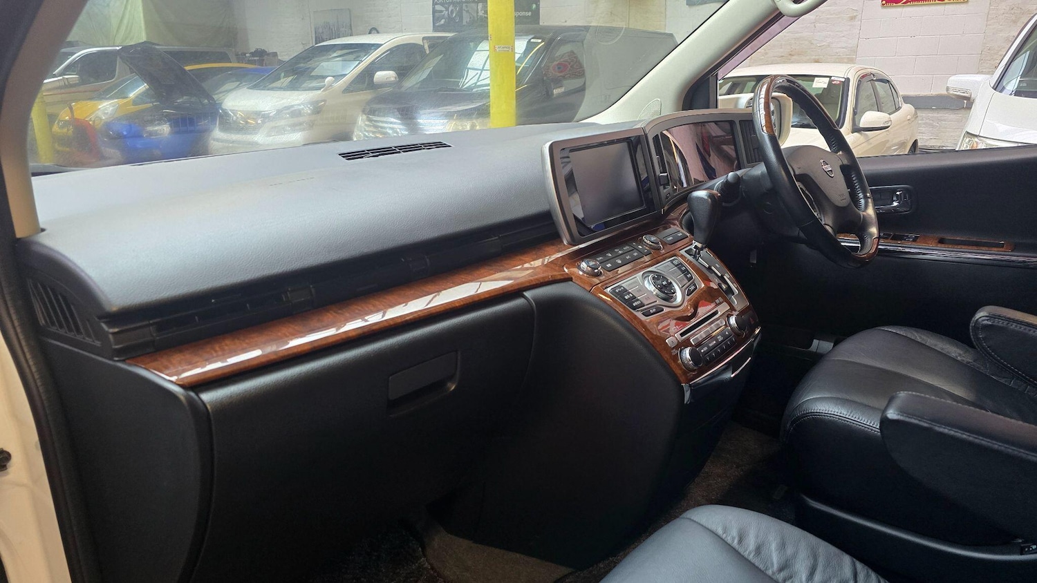 Used Nissan Elgrand for sale - 77537975: Photo 24