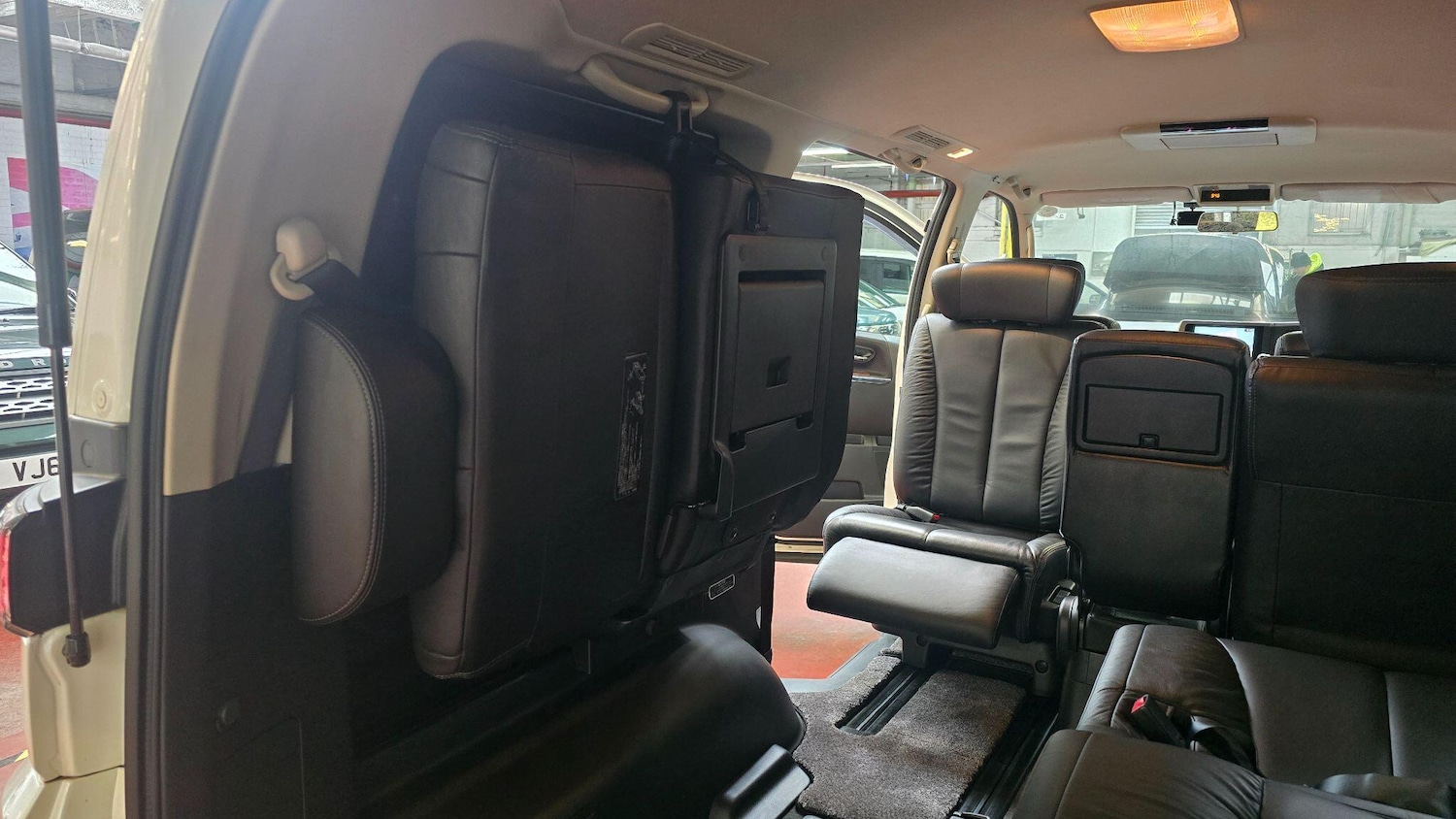 Used Nissan Elgrand for sale - 77537975: Photo 26