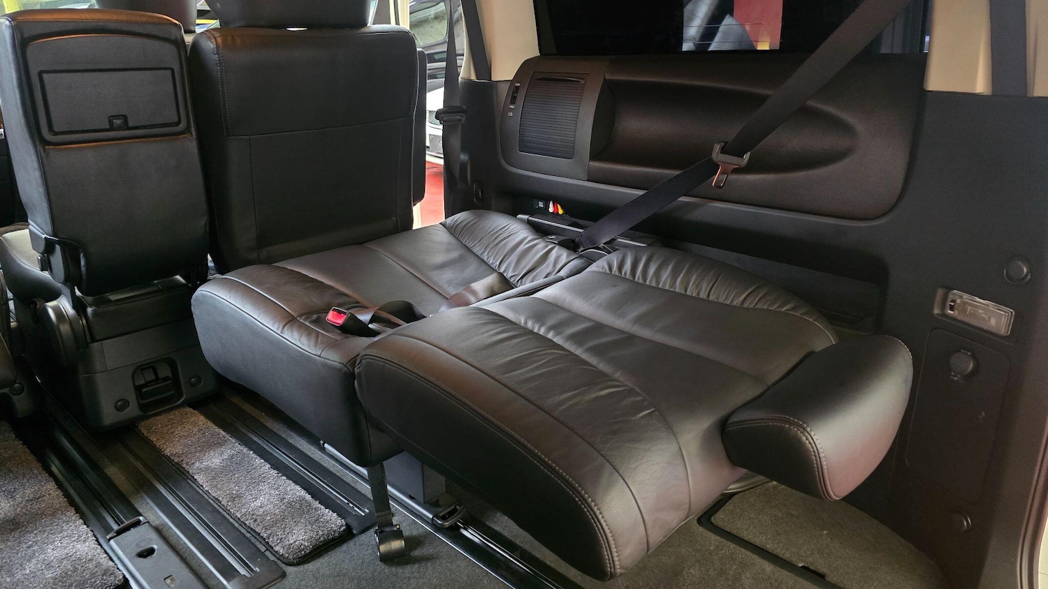 Used Nissan Elgrand for sale - 77537975: Photo 27