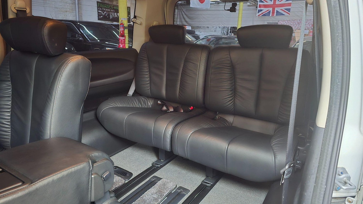 Used Nissan Elgrand for sale - 77537975: Photo 29