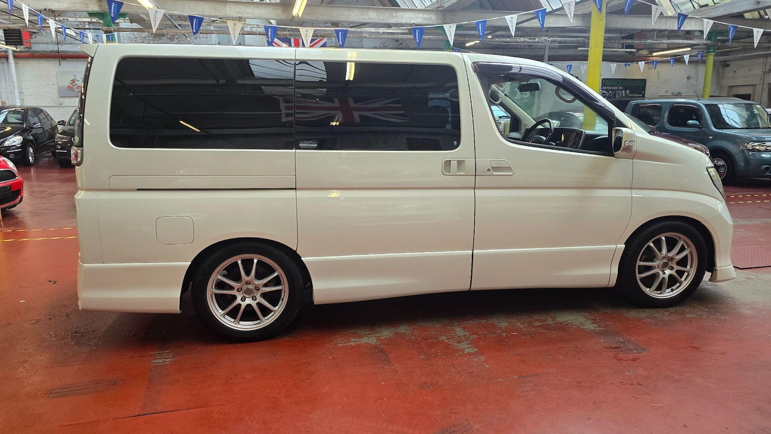 Used Nissan Elgrand for sale - 77537975: Photo 43