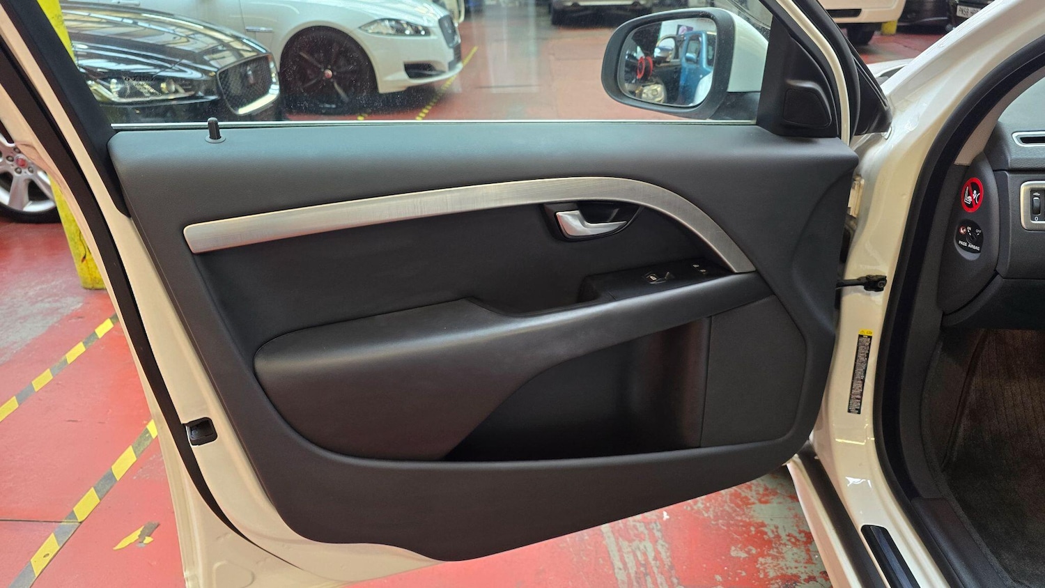 Used Volvo V70 2025 for sale - 77109132: Photo 24