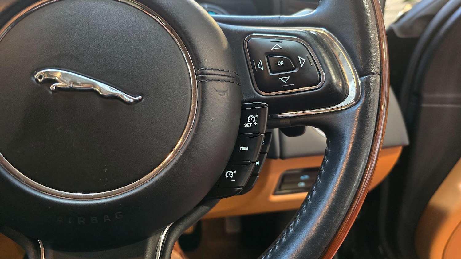 Used Jaguar XJ for sale - 77190999: Photo 14