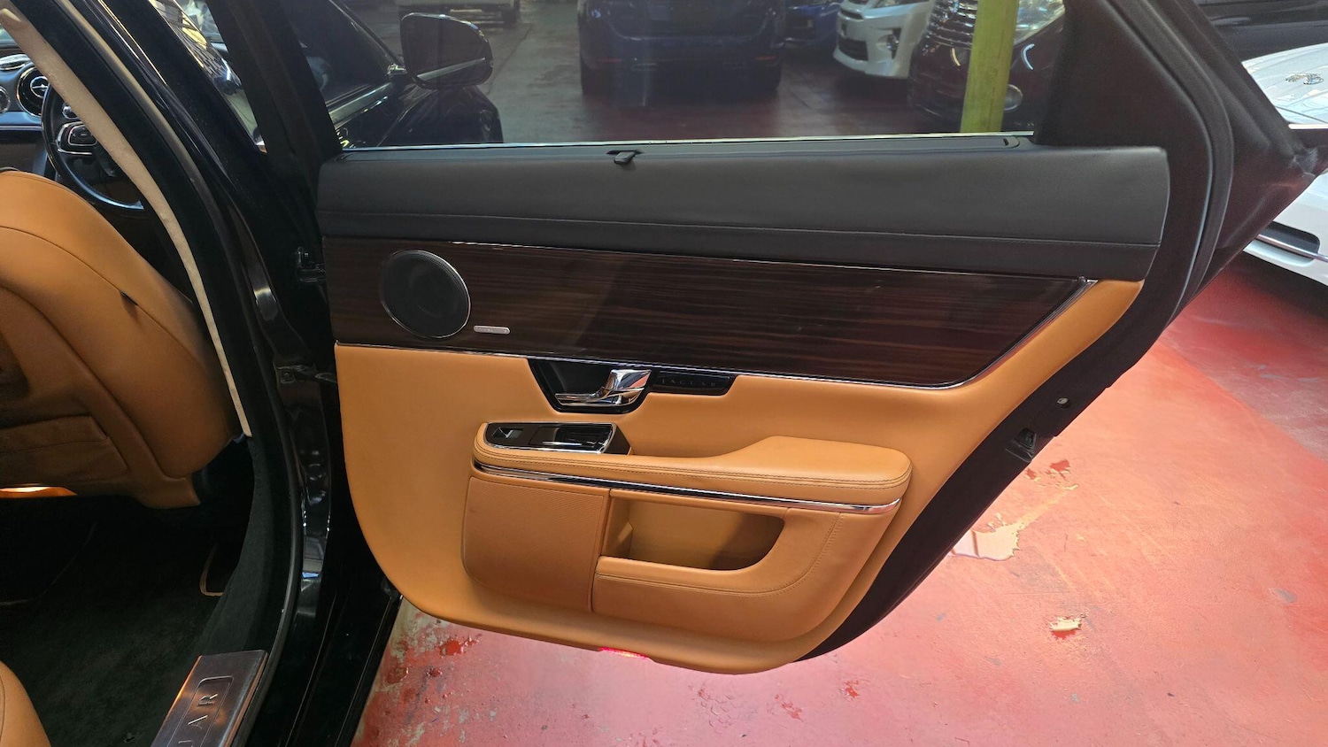 Used Jaguar XJ for sale - 77190999: Photo 40