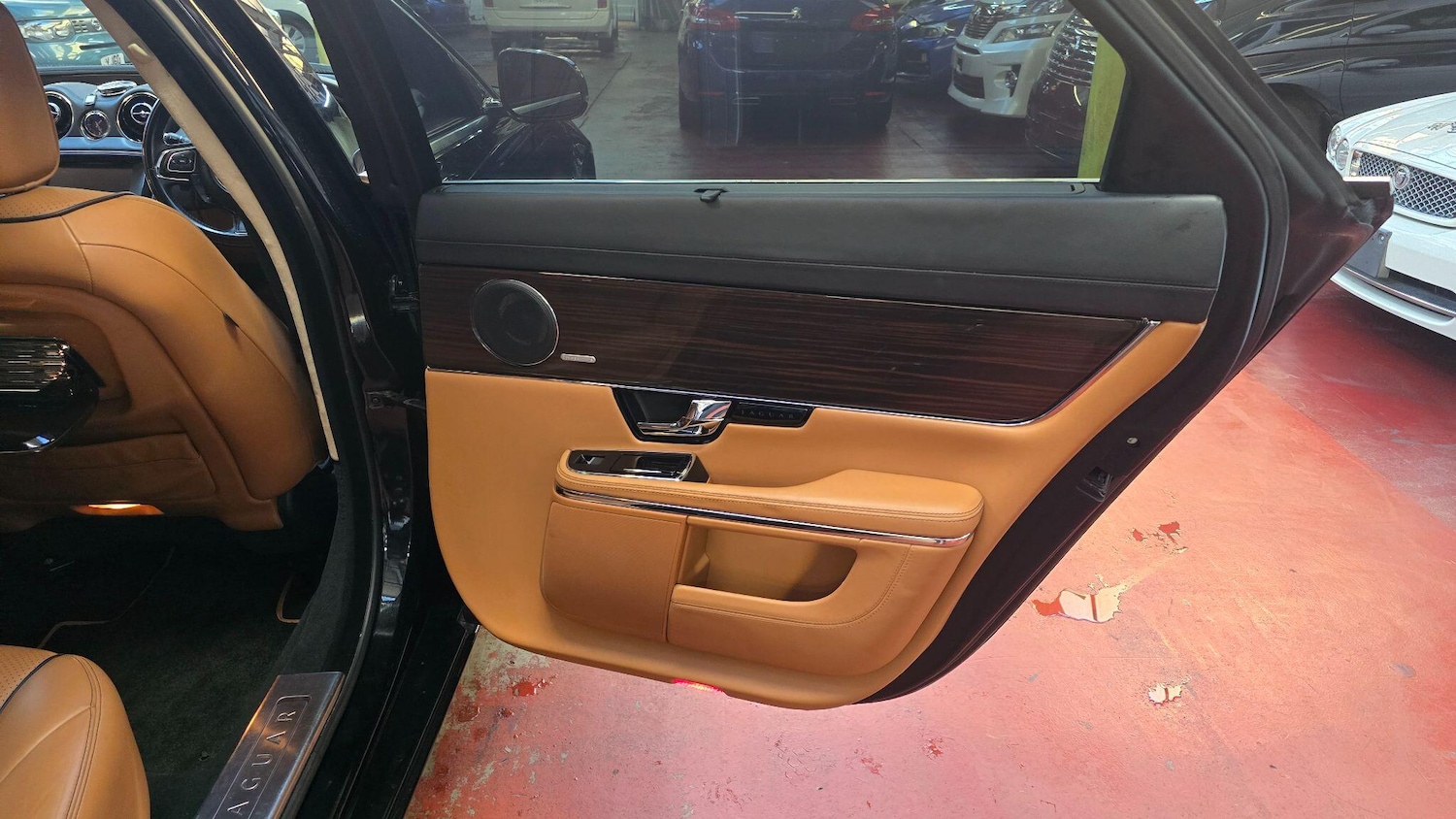 Used Jaguar XJ for sale - 77190999: Photo 41