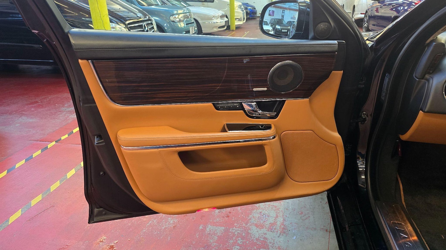 Used Jaguar XJ for sale - 77190999: Photo 43