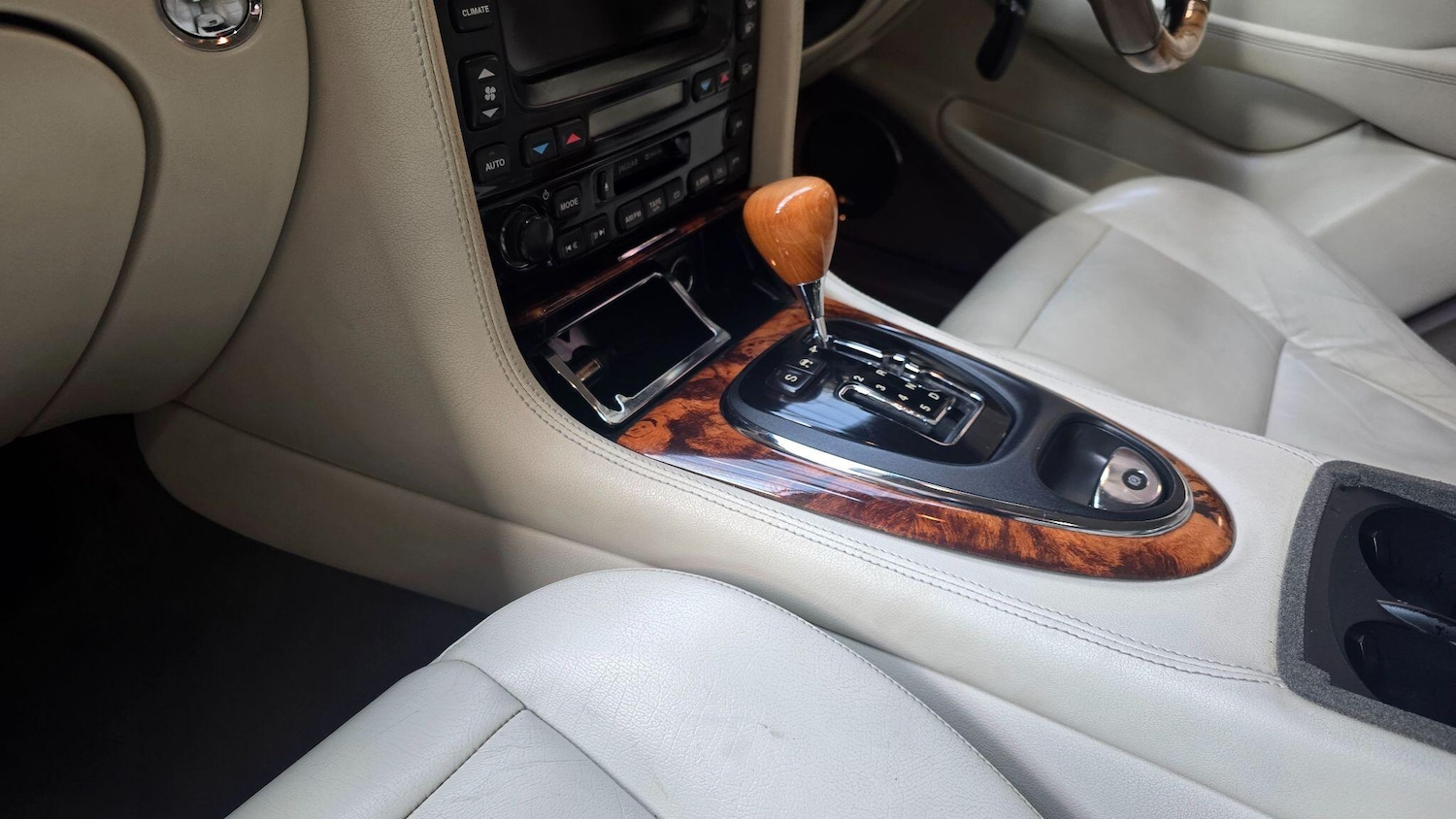 Used Jaguar XJ for sale - 78057641: Photo 15