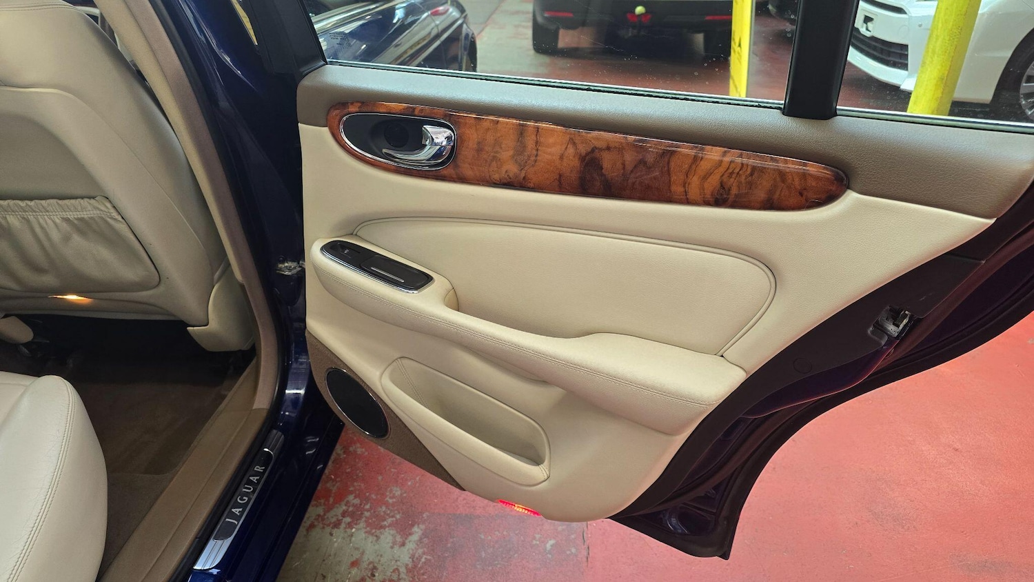 Used Jaguar XJ for sale - 78057641: Photo 23