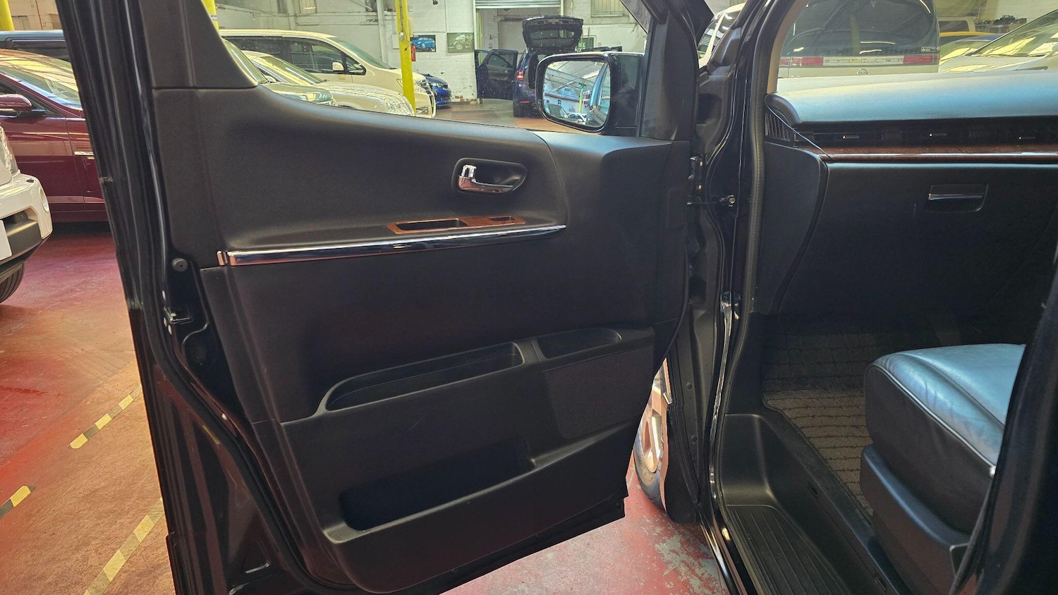 Used Nissan Elgrand for sale - 77091674: Photo 19